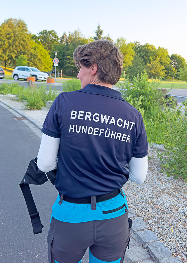 Hundeführer der Bergwacht im Einsatz.