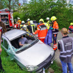 Rettungsdienste und Feuerwehren üben für den Einsatzfall in Altenplos – Einsatzkräfte üben die Rettung in Fahrzeugen eingeklemmter Personen