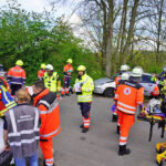 Rettungsdienste und Feuerwehren üben für den Einsatzfall in Altenplos – Einsatzkräfte üben die Rettung in Fahrzeugen eingeklemmter Personen