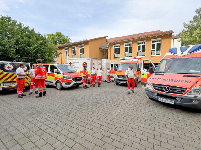 Einsatzkräfte und -fahrzeuge