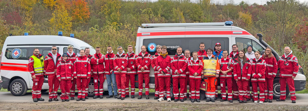 Gruppenfoto der an der Übung in der Willhelminen-Aue beteiligten ehrenamtlichen Mitglieder der Wasserwacht Ortsgruppe Bayreuth.